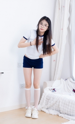 【物恋传媒】2736期：青提-运动鞋、薄白丝小腿袜（脚尖加固款）、裸足、体操服