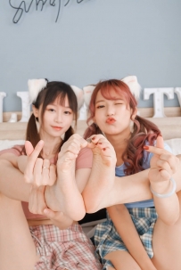 【limerence】朵乐+小艾裸足成为神奇的宝贝大师吧-161P+16min4K影片