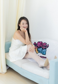 【物恋】2058期：岚岚-透明高跟鞋、油亮白丝、白丝踩葡萄剧情