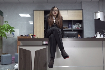 【aapary模拍视频】办公室文员瑜瑜穿上黑丝展示美脚（4K，20分钟，2.4G）