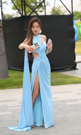 2306-965=45√靓丽晚装裙美女