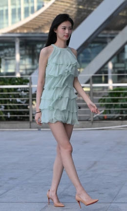 2306-945=109√纤细美腿，小清新美女