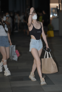 2210-393=热裤小姐姐-146P+视频/1.90GB