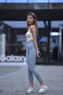 蓝色瑜伽裤美女【套图】