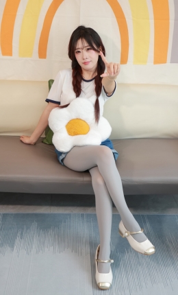 【丝恋摄影】065期：小梦-牛仔短裤、厚灰丝袜、白色小皮鞋