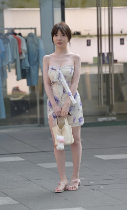 1886=√靓丽丰满小姐姐【套图➕4k视频】