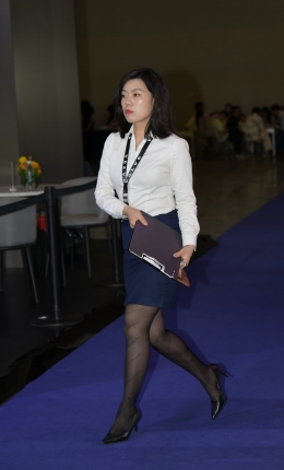 2306-1554=49√白衬衫，细高跟职员