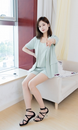 【物恋传媒】2420期：橙子-三双高跟鞋、薄肉丝（脚尖透明款）、裸足