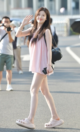 2306-750=70√洗澡水都干净的大白腿-春晓～