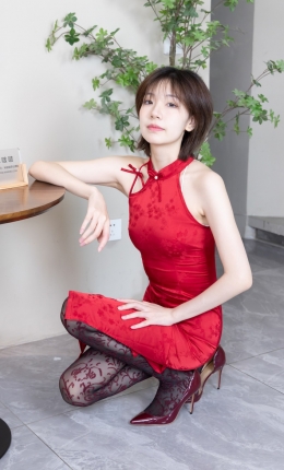 【袜啵啵】767期：小甜豆-高跟鞋、薄黑丝黑红印花（脚尖透明款）、裸足、旗袍