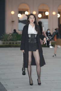 2210-772=气质超好的黑丝美女-204P+视频/3.11GB