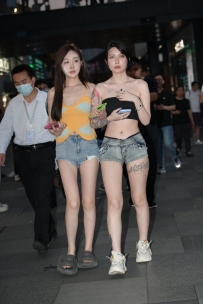 茂密深林热裤长腿姐妹 102P