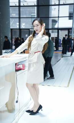 2306-1454=129√甜妹车内秀超薄肉丝