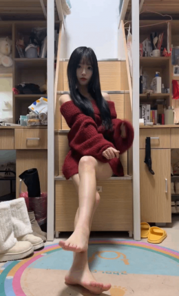 【丝足】露脸定制 人美足甜 2V