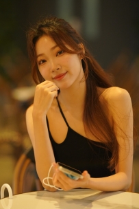 甜美可人运动女孩【套图+视频】