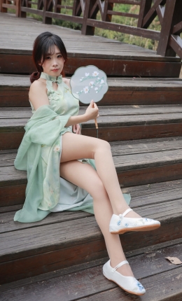 【丝恋摄影】040期：小梦-古装汉服、白色绣花鞋、超薄肉丝、金色脚链