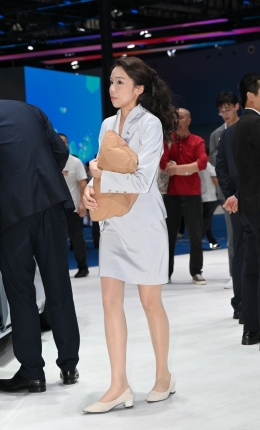 2306-1225=102√认真工作的小姐姐