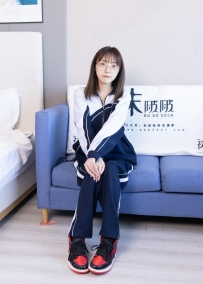 【袜啵啵】398期：稚予-板鞋、白船袜、裸足（黑色美甲）