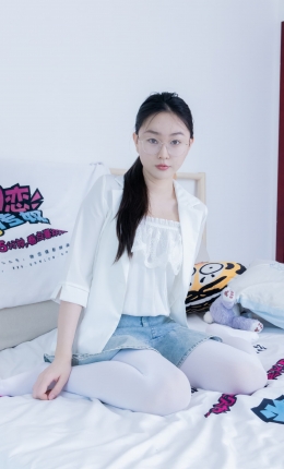 【物恋传媒】2246期：美兔-皮鞋、厚白丝、皮筋绑脚老头乐挠脚剧情