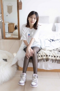 [袜啵啵] 233期：小甜豆-板鞋 黑丝 [142P/1V/6.0G]