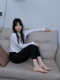 [甜予摄影] 059期：璇璇-OL制服、薄绿丝、短肉黑丝、裸足