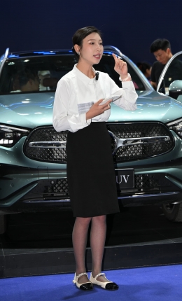 2306-2207=63√黑丝平底鞋博主