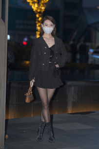 2210-457=黑SI短裙小姐姐-93P+视频/1.42GB