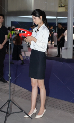 2306-742=95√清秀脱俗，美腿高跟主播