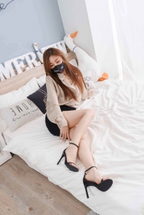 【limerence】語葳⋆Jaly OL床上辦公 極品嫩足桌下露出-103p+17min4K影片