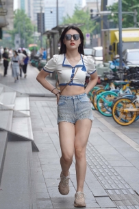 牛仔热裤美女 【套图】