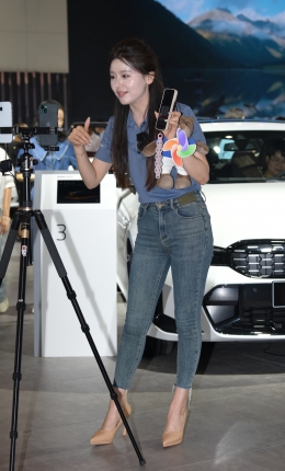 2306-691=110√铅笔紧牛美女主播第二季