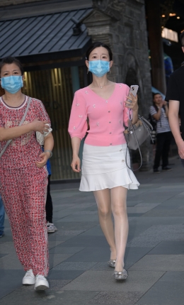 2306-1835=108√白裙粉色衣服靓丽小姐姐