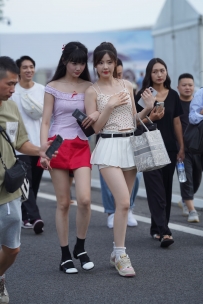 眉清目秀中透着古灵精怪