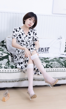 【袜啵啵】777期：小甜豆-透明高跟鞋、薄白丝小腿袜（脚尖透明款）、裸足