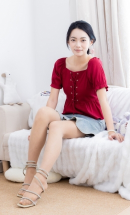 【物恋传媒】2661期：小爱-三双高跟鞋、薄肉丝（脚尖透明款）、裸足