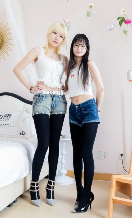 【袜啵啵】498期：小甜豆甜甜圈-两双高跟鞋、两双板鞋、厚黑丝、厚橘丝、厚紫丝