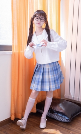 【袜啵啵】578期：甜甜圈-两双高跟鞋、薄黑丝、薄白丝小腿袜、裸足、jk制服