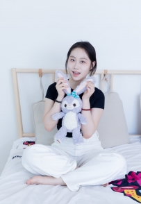 【物恋】2086期：小新-运动鞋、白棉袜、裸足