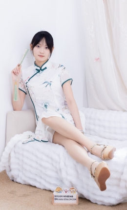 【物恋传媒】2761期：山奈-三双高跟凉鞋、薄肉丝（脚尖透明款）、裸足、旗袍