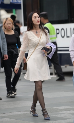 1959√爱穿黑丝的轻熟少妇【套图➕视频】