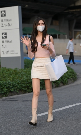 2306-1428=35√美腿小姐姐