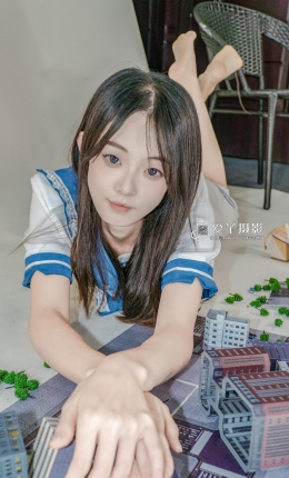 【爱丫摄影】巨足踏城 （套图➕视频）