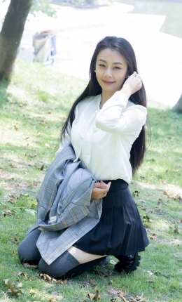 【物恋传媒】2511期：岚岚-制服、皮鞋、黑灰拼接过膝袜、厚肉丝（仅打底）