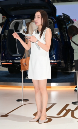 2306-1316=79√美腿韵味主播