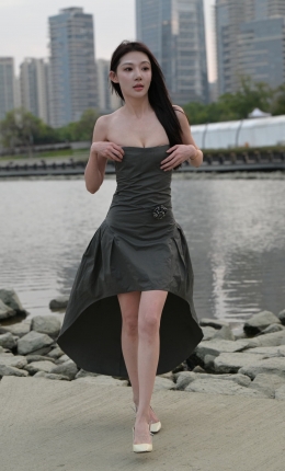 2306-1118=73√美女俩闺蜜