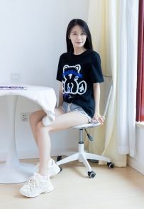 【物恋】2062期：菜菜-运动鞋、白棉袜、裸足淋酸奶摆盘剧情