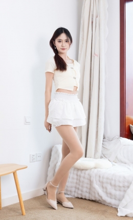 【物恋传媒】2702期：苹果-高跟鞋、薄肉丝（仅打底和穿鞋的时候）、白棉袜