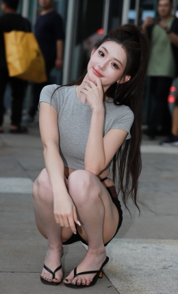 2306-2398=93√25成都车展网红-粥粥酱