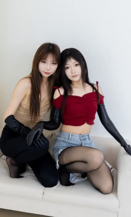 【物恋传媒】2419期：泡泡嘟嘟-两双高跟长靴、薄黑丝、瑜伽裤裤里丝