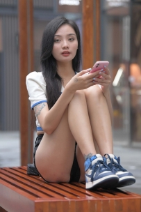 黑色热裤美女【套图+视频】